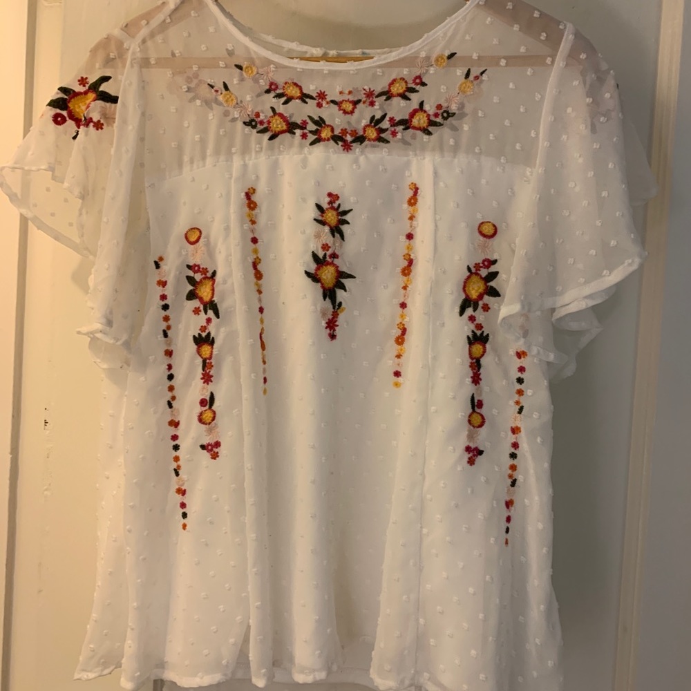 🌸Embroidered Spring Top🌸